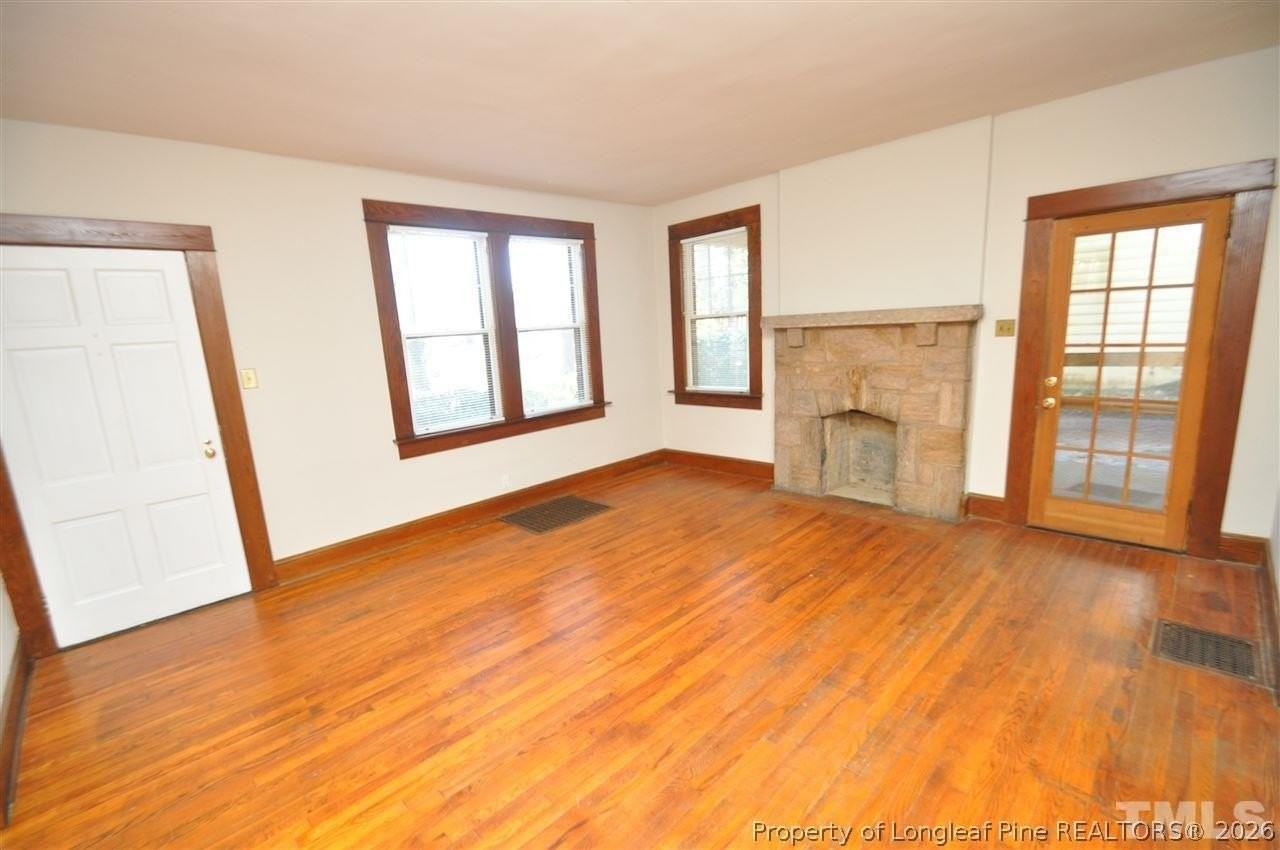 1425 Wake Forest Rd - Photo 4 of 30