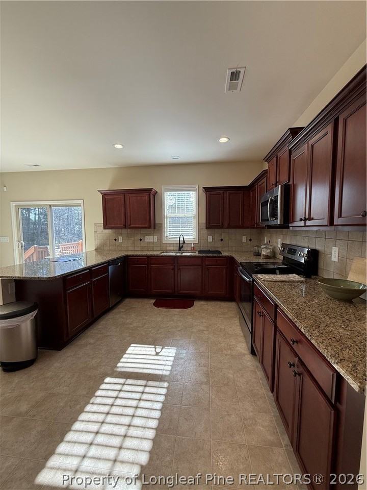 22 Raintree Ln - Photo 4 of 24