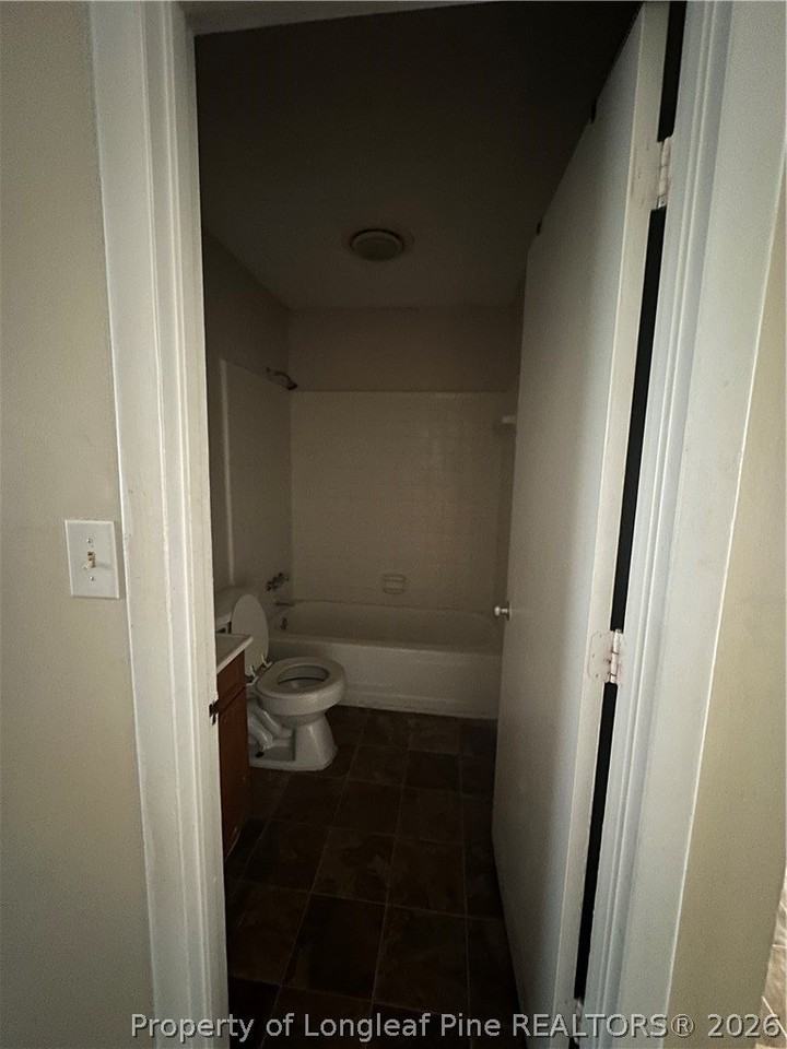 2122 Malloy St #5 - Photo 7 of 8