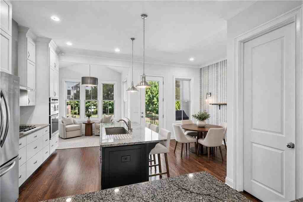 323 Patterson Way Ne - Photo 3 of 42