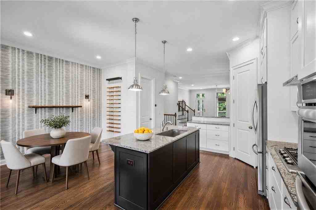 323 Patterson Way Ne - Photo 4 of 42