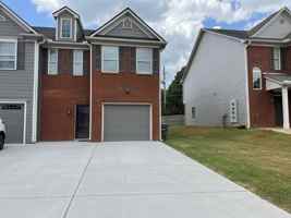 featured image of 34 N Oaks Cir
