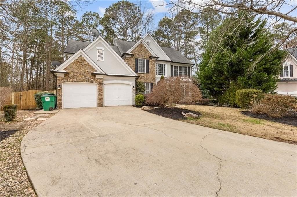 400 Eastcote Dr - Photo 2 of 36