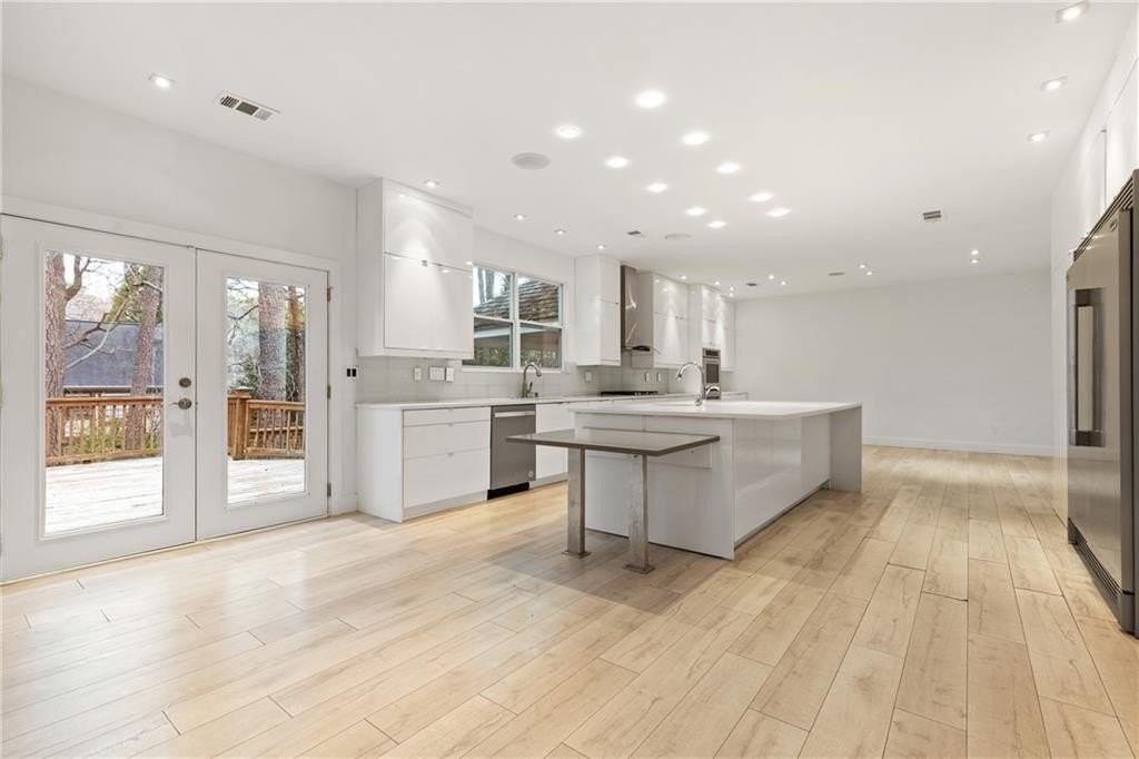400 Eastcote Dr - Photo 3 of 36