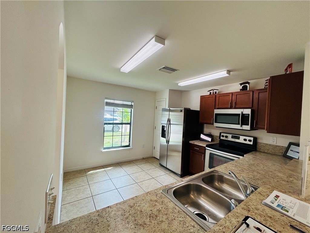 745 Evening Shade Ln - Photo 5 of 27