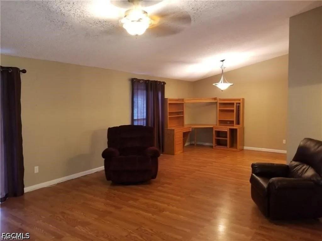 1979 50th St Sw - Photo 2 of 8