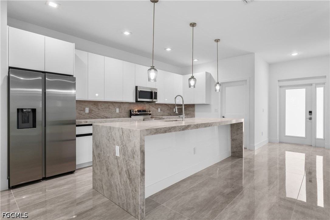 1142 Dutchess St E - Photo 5 of 50