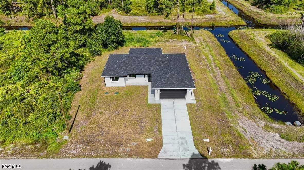 828 Genoa Ave S - Photo 4 of 47