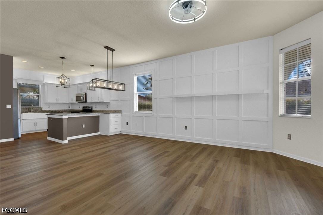 11258 Coimbra Ln - Photo 3 of 49