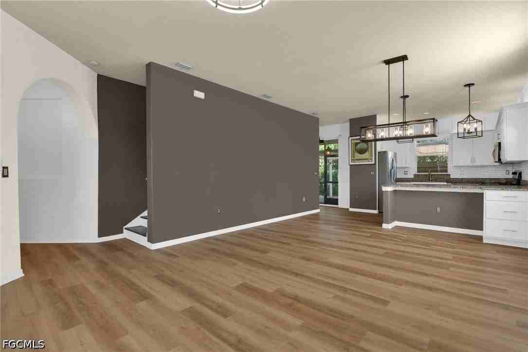 11258 Coimbra Ln - Photo 7 of 49
