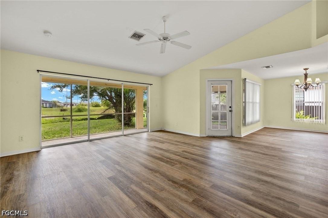 2102 Nw 9th St - Photo 3 of 27