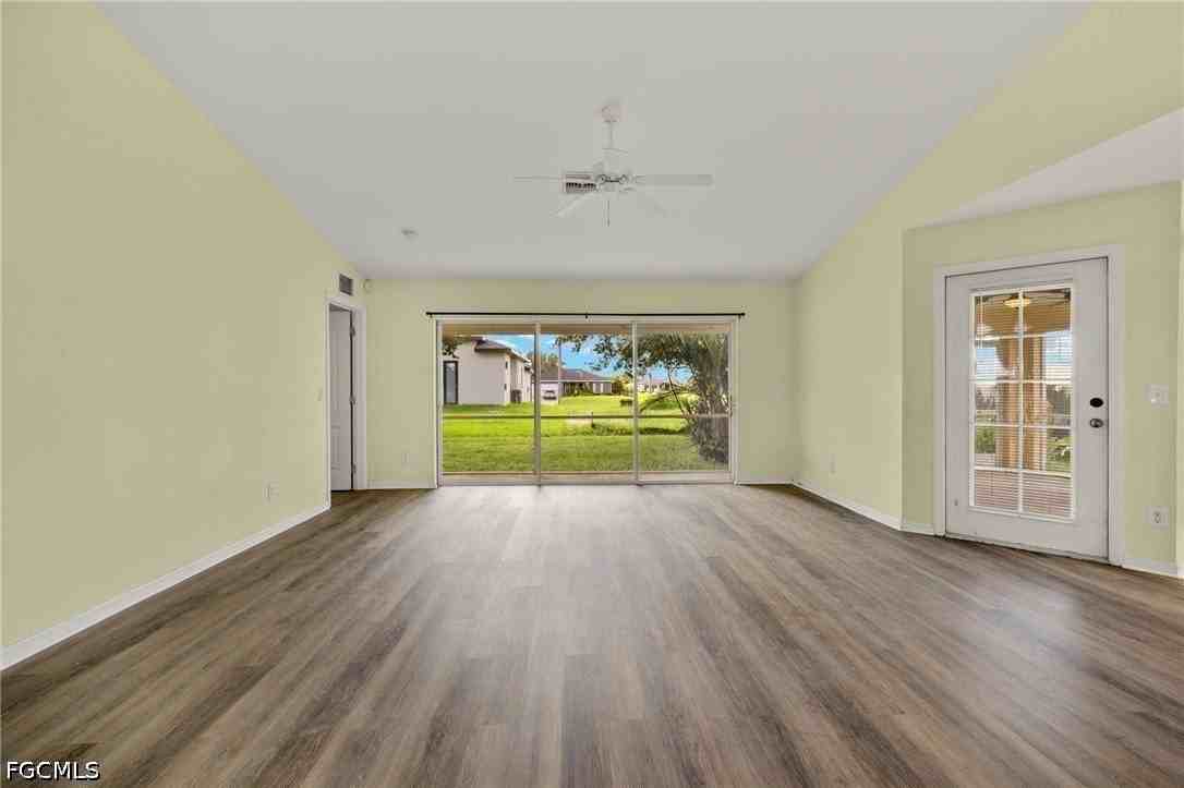 2102 Nw 9th St - Photo 4 of 27