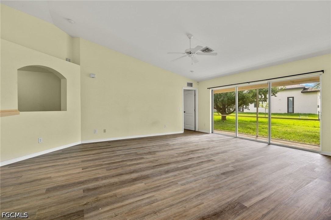2102 Nw 9th St - Photo 5 of 27
