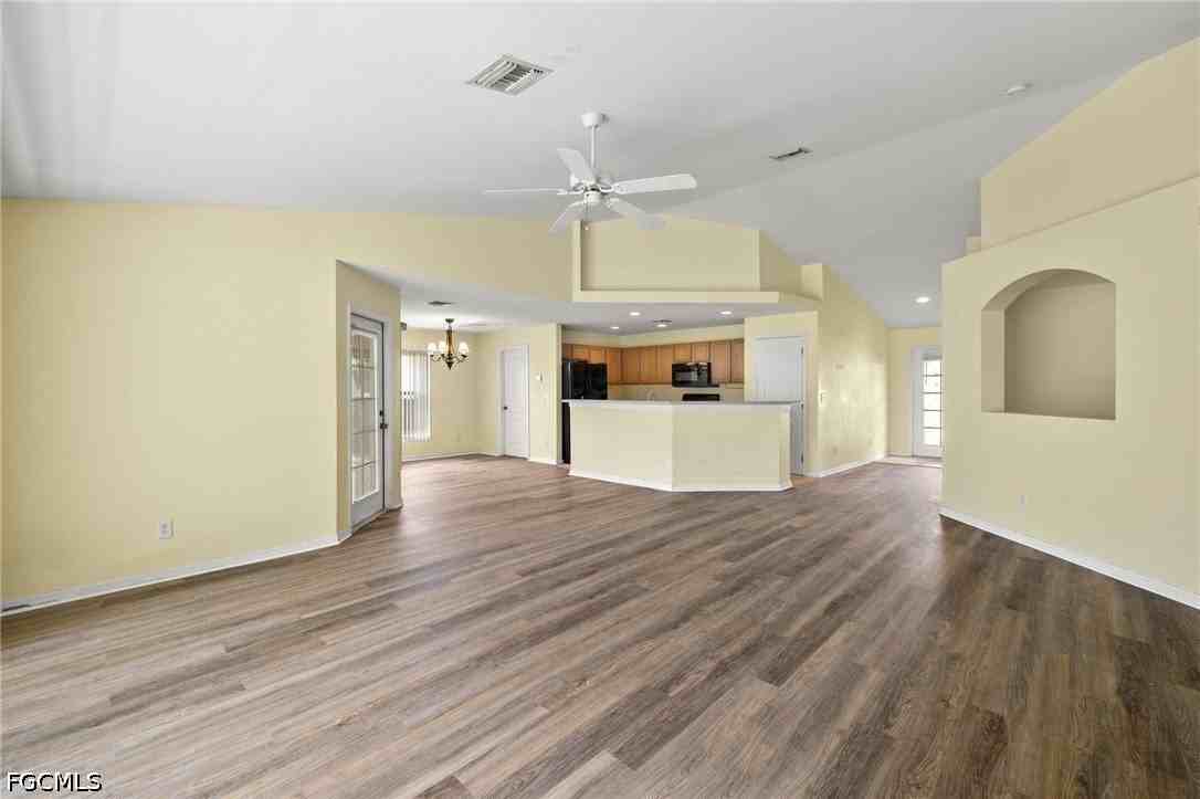2102 Nw 9th St - Photo 6 of 27