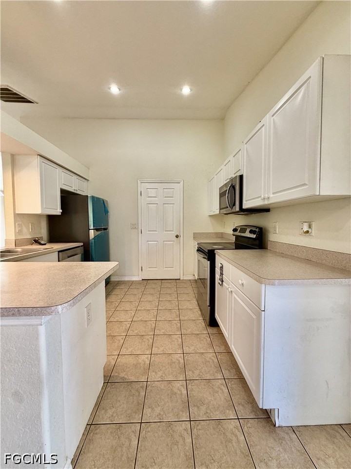 1019 Angelo Ave - Photo 4 of 10