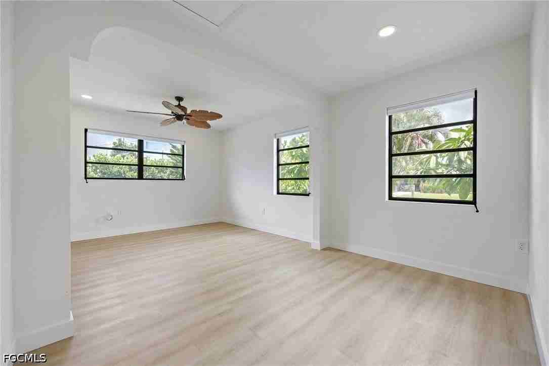 1575 Grace Ave - Photo 4 of 32