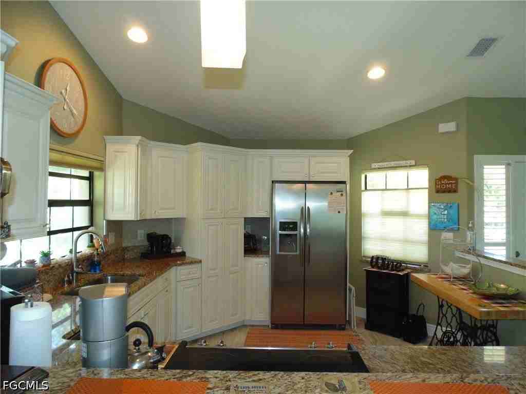 9645 Halyards Ct #24 - Photo 5 of 25