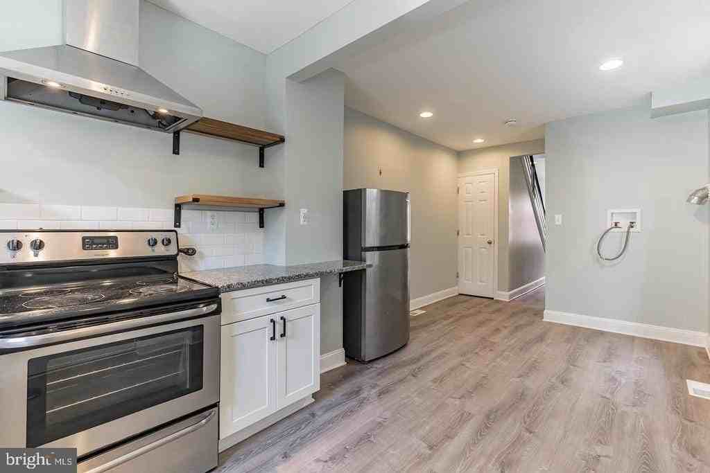 1912 Fontain St - Photo 5 of 17