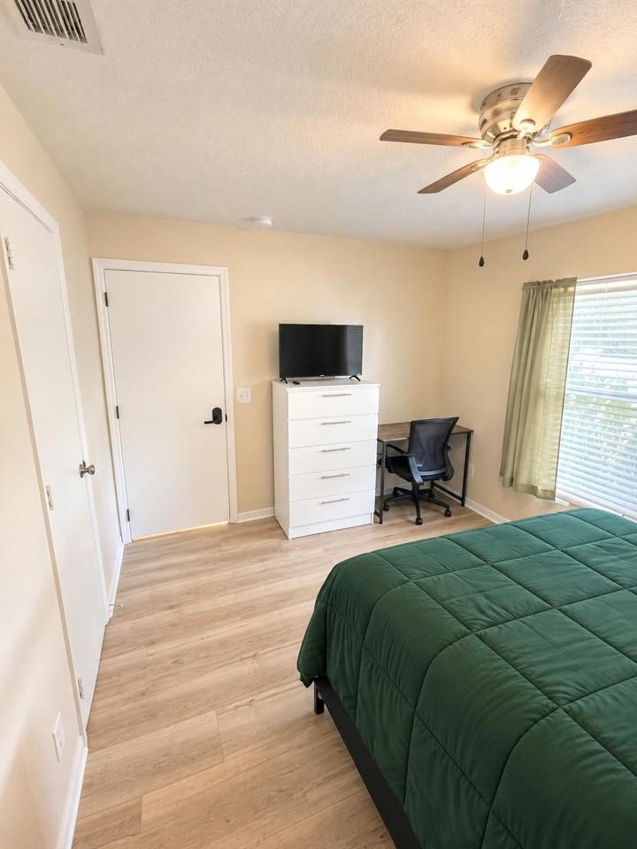 Foxwood Dr - Photo 7 of 13