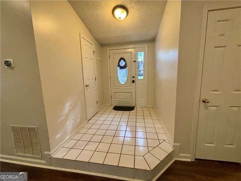 523 Bluff Ct - Photo 2 of 43
