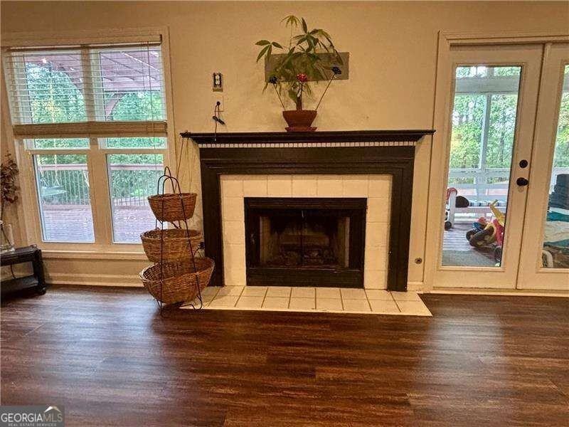 523 Bluff Ct - Photo 3 of 43