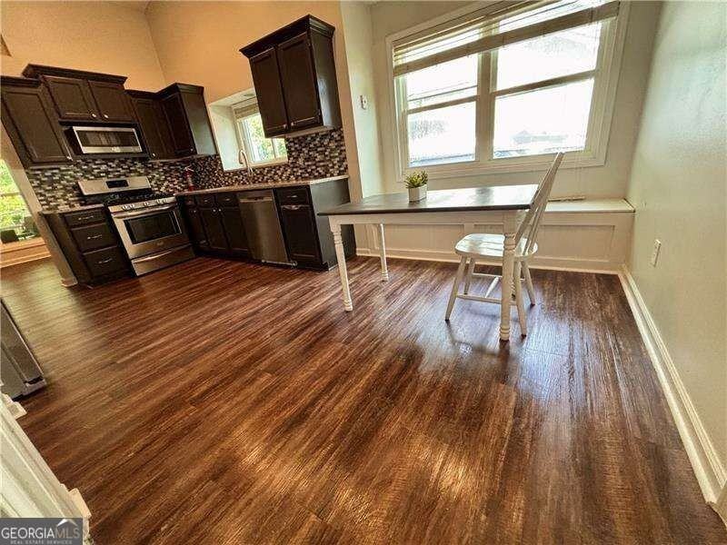 523 Bluff Ct - Photo 4 of 43