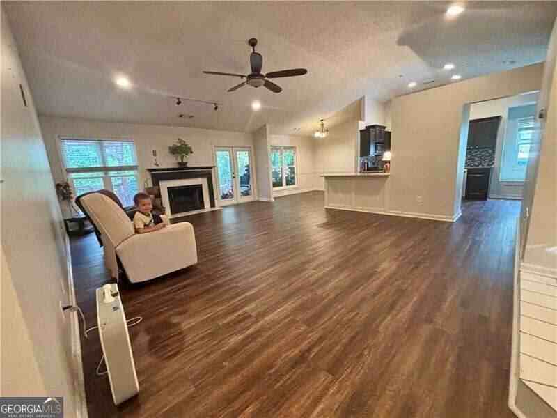 523 Bluff Ct - Photo 5 of 43