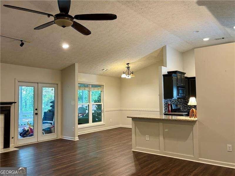 523 Bluff Ct - Photo 6 of 43