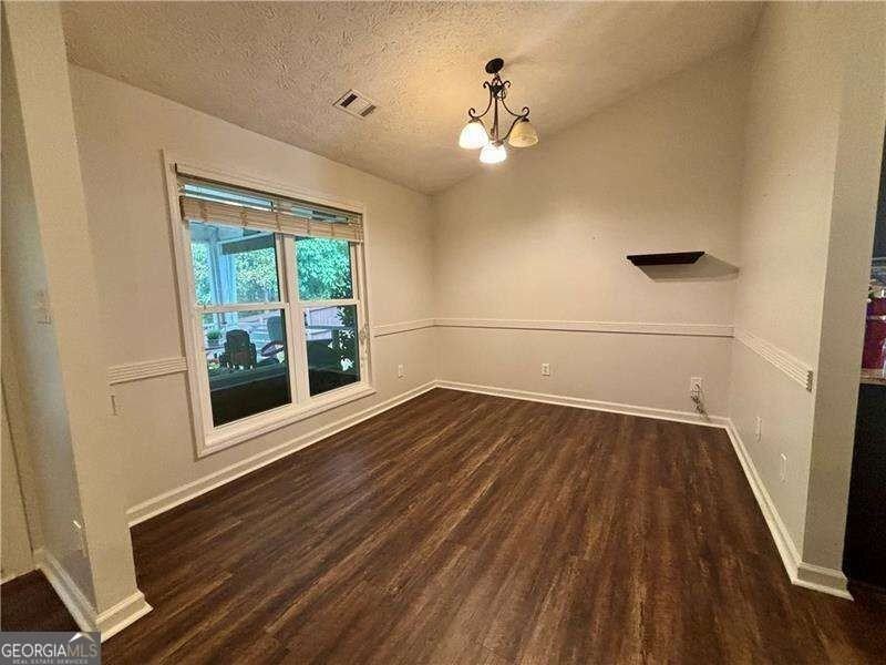 523 Bluff Ct - Photo 7 of 43