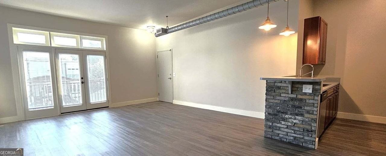 502 Pryor St Sw #301 - Photo 2 of 14