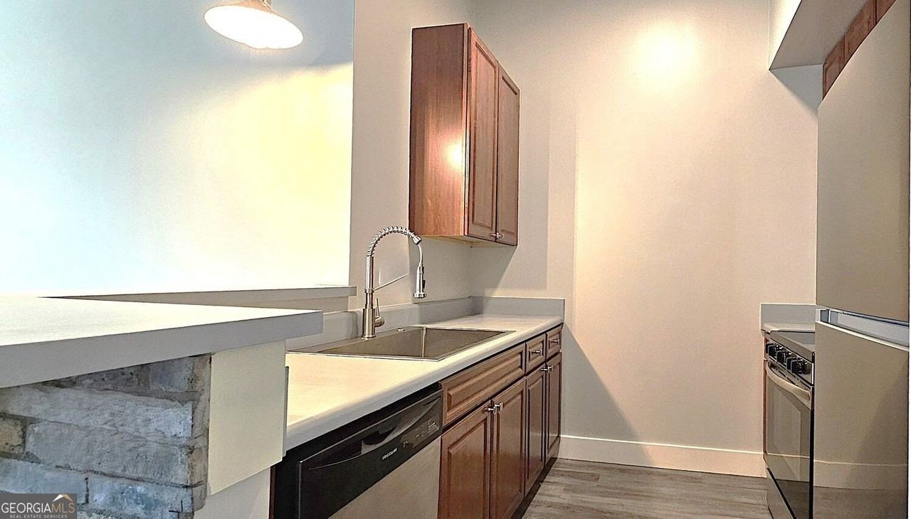 502 Pryor St Sw #301 - Photo 4 of 14