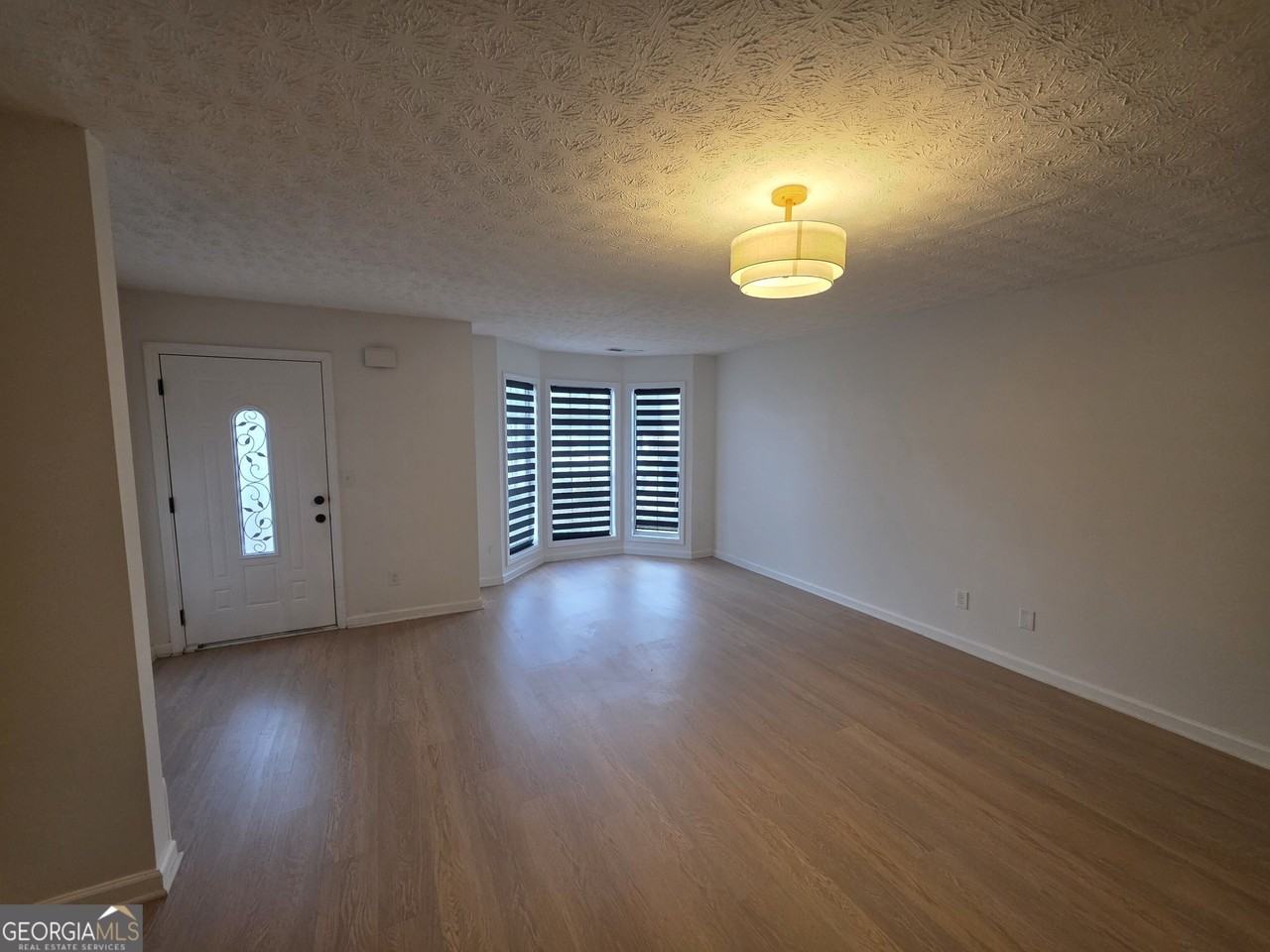 111 Chastain Loop - Photo 3 of 22