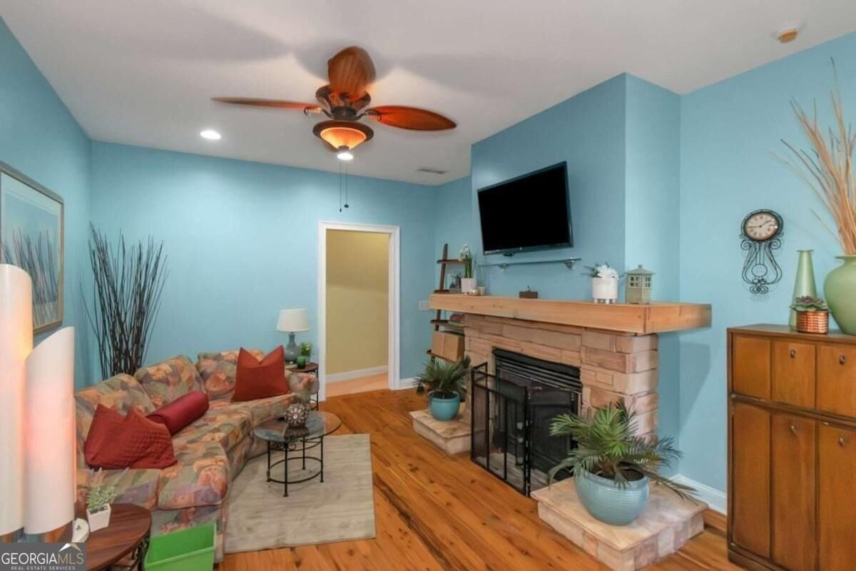 601 Sawgrass Walk - Photo 2 of 8
