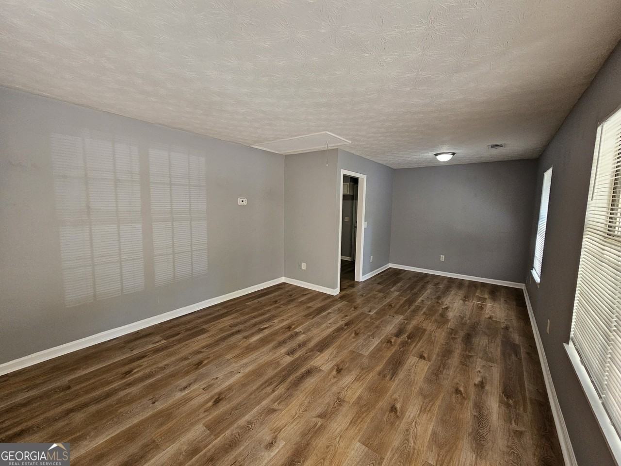20 Susie Pl - Photo 3 of 13
