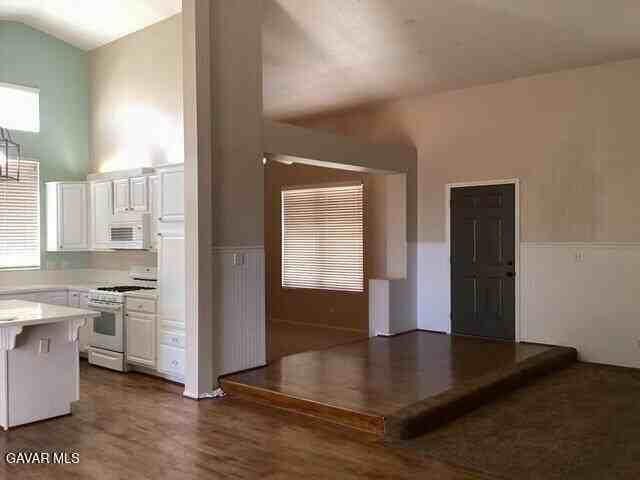 43356 Honeybee Ln - Photo 2 of 10