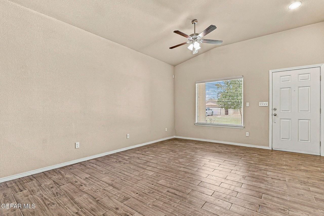 14832 Orsten Artis Ave - Photo 7 of 34