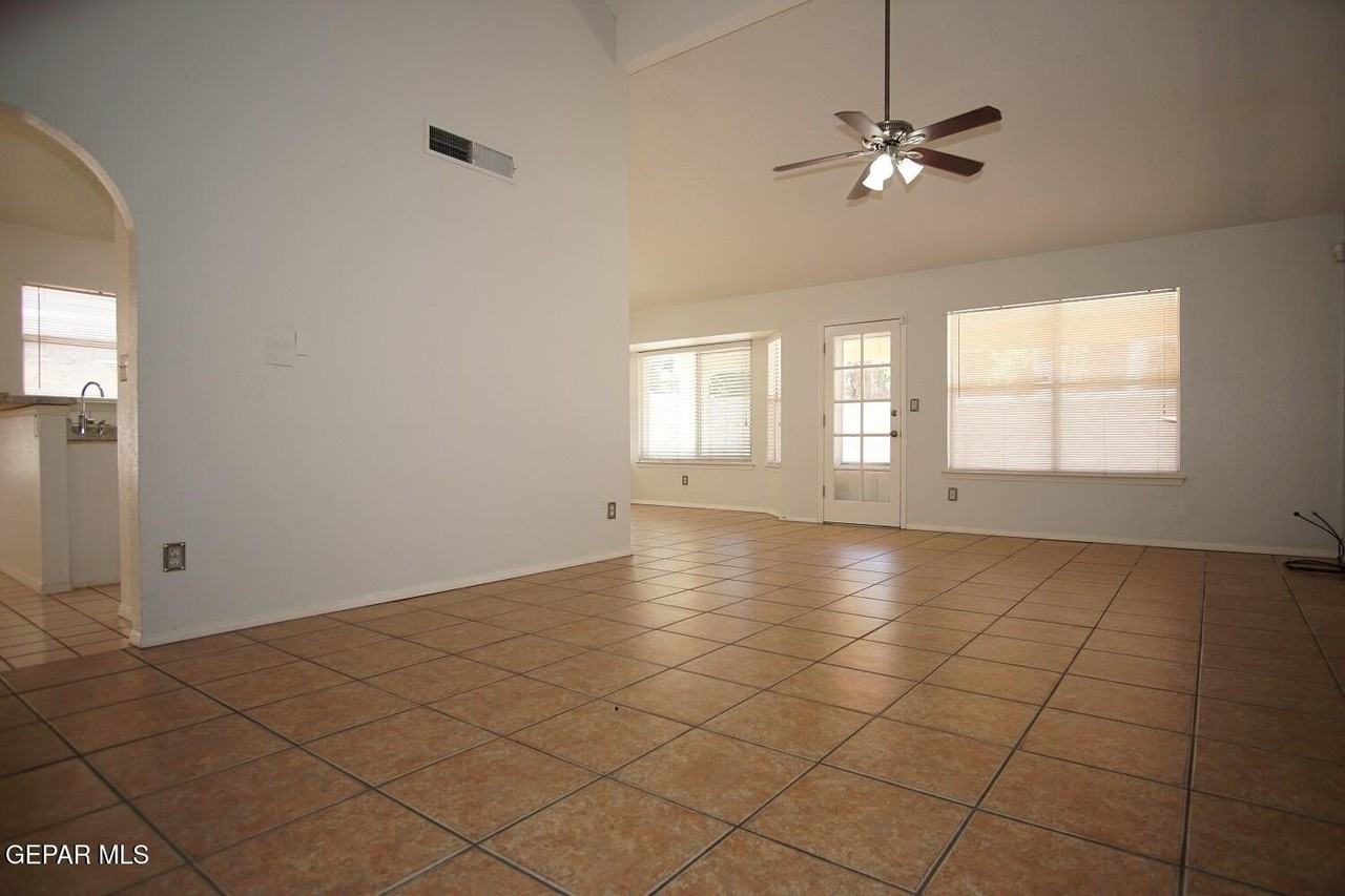 14006 Glenosa Dr - Photo 2 of 29
