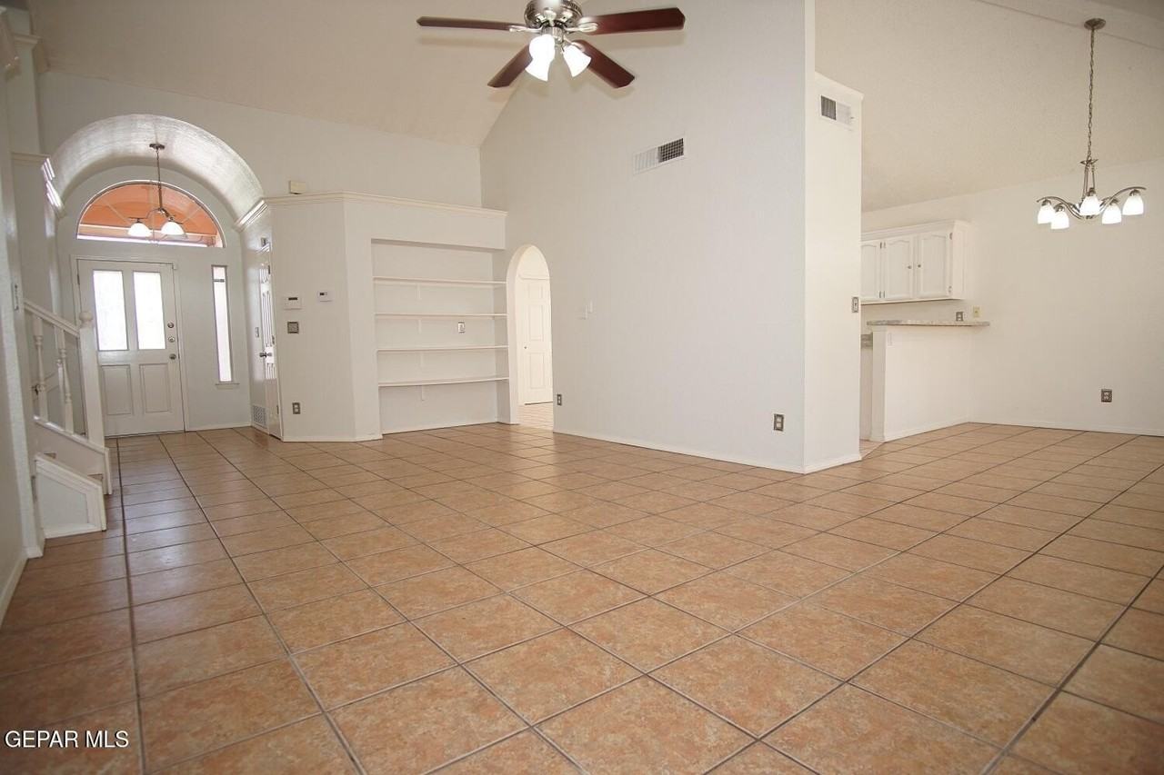 14006 Glenosa Dr - Photo 3 of 29