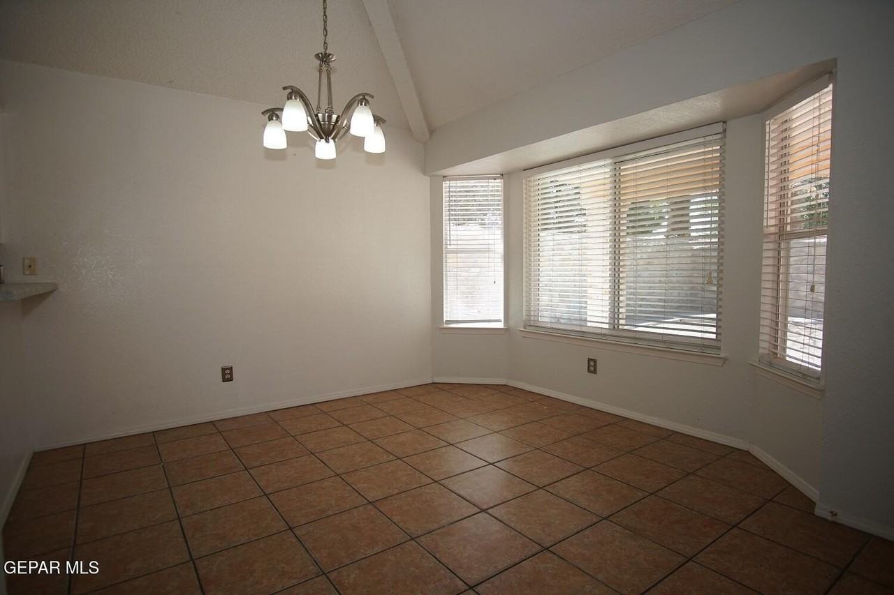 14006 Glenosa Dr - Photo 4 of 29