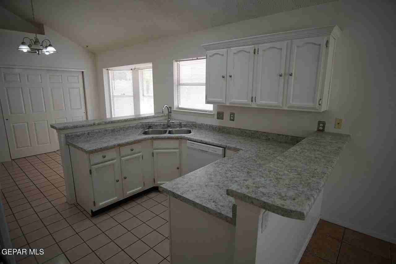 14006 Glenosa Dr - Photo 5 of 29