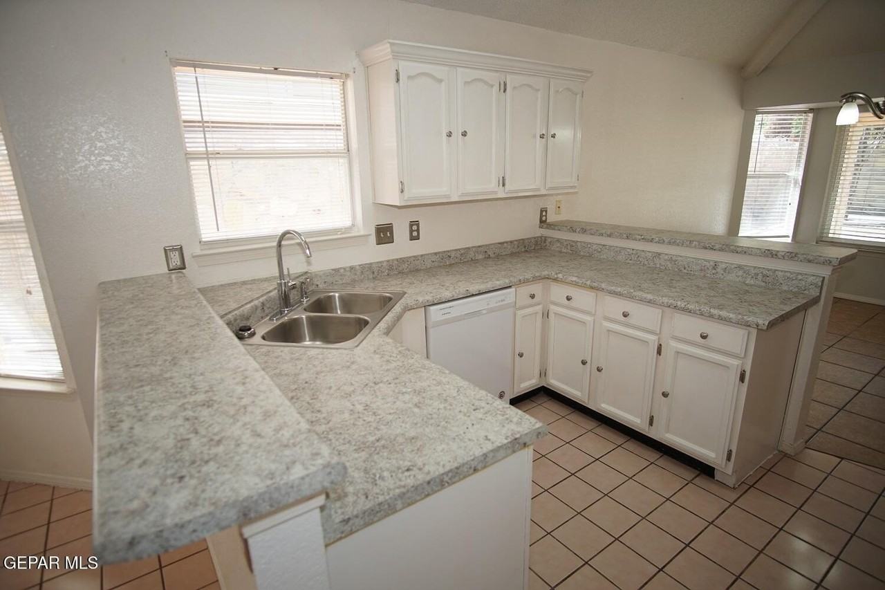 14006 Glenosa Dr - Photo 7 of 29