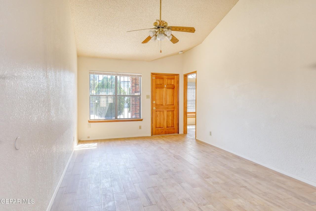 10941 Whitey Ford St - Photo 5 of 31