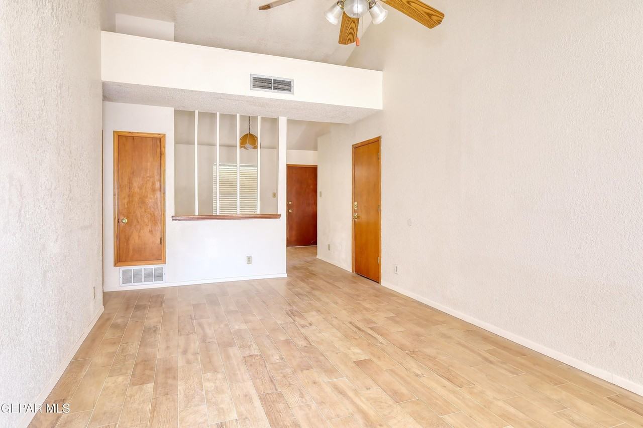 10941 Whitey Ford St - Photo 7 of 31