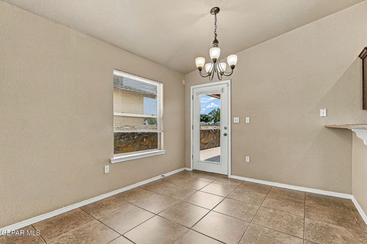 14352 S Cave Ave - Photo 7 of 29