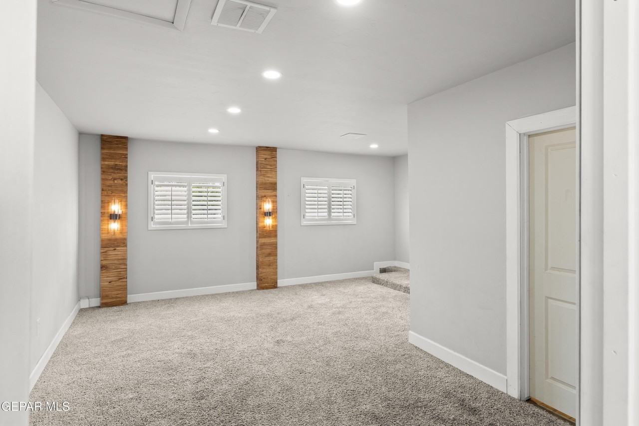 5409 Edmonton Ave - Photo 4 of 30