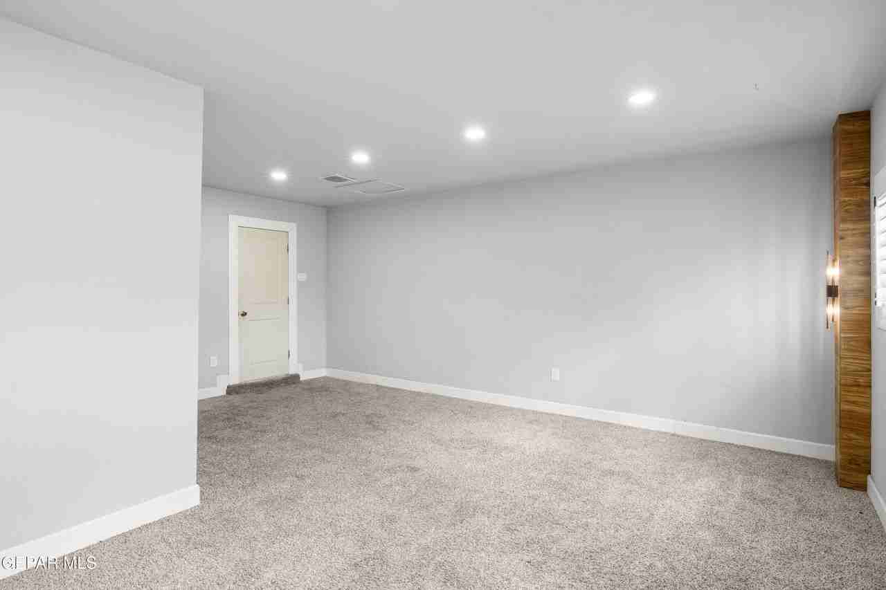5409 Edmonton Ave - Photo 6 of 30