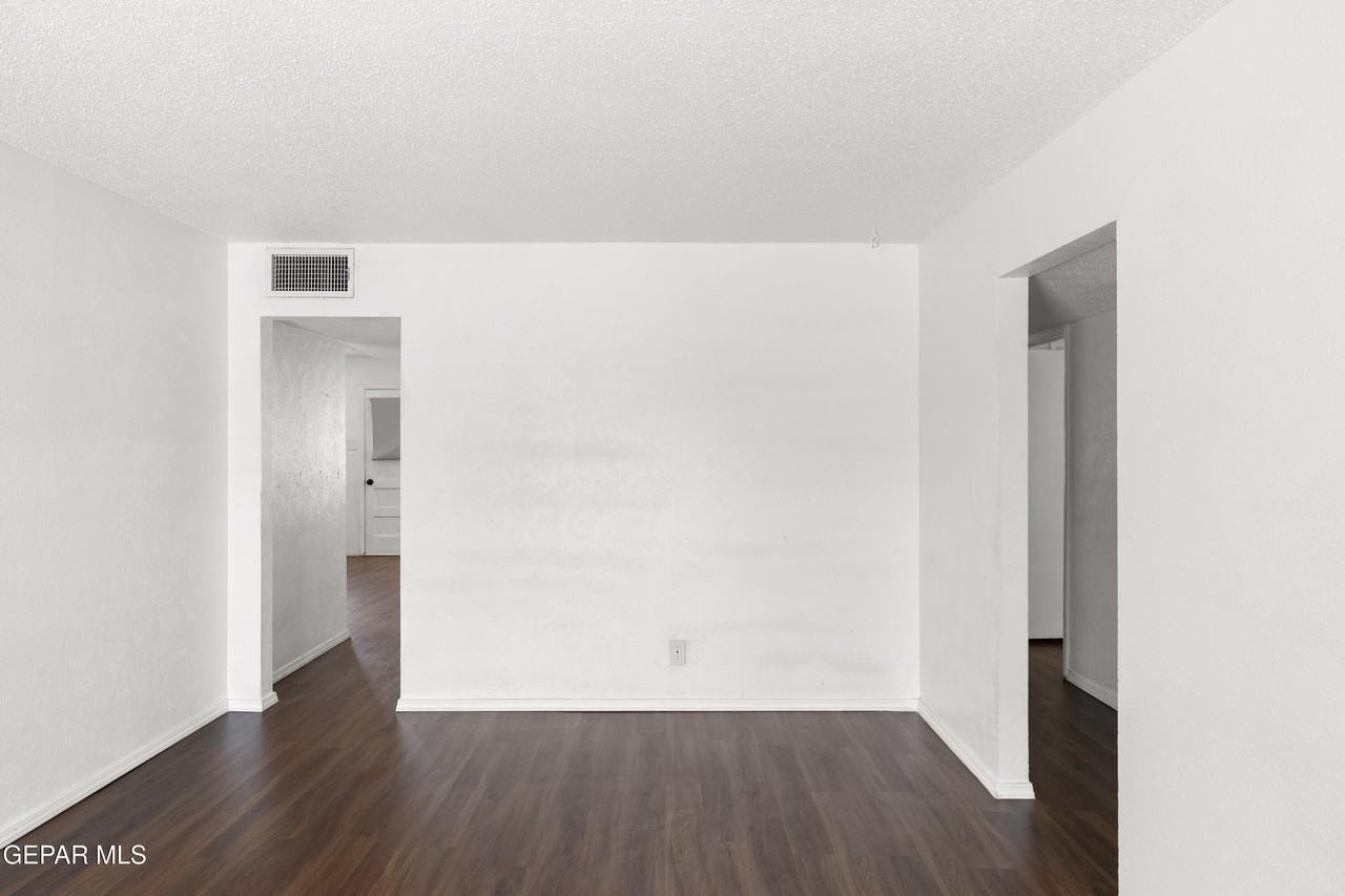 5409 Edmonton Ave - Photo 7 of 30