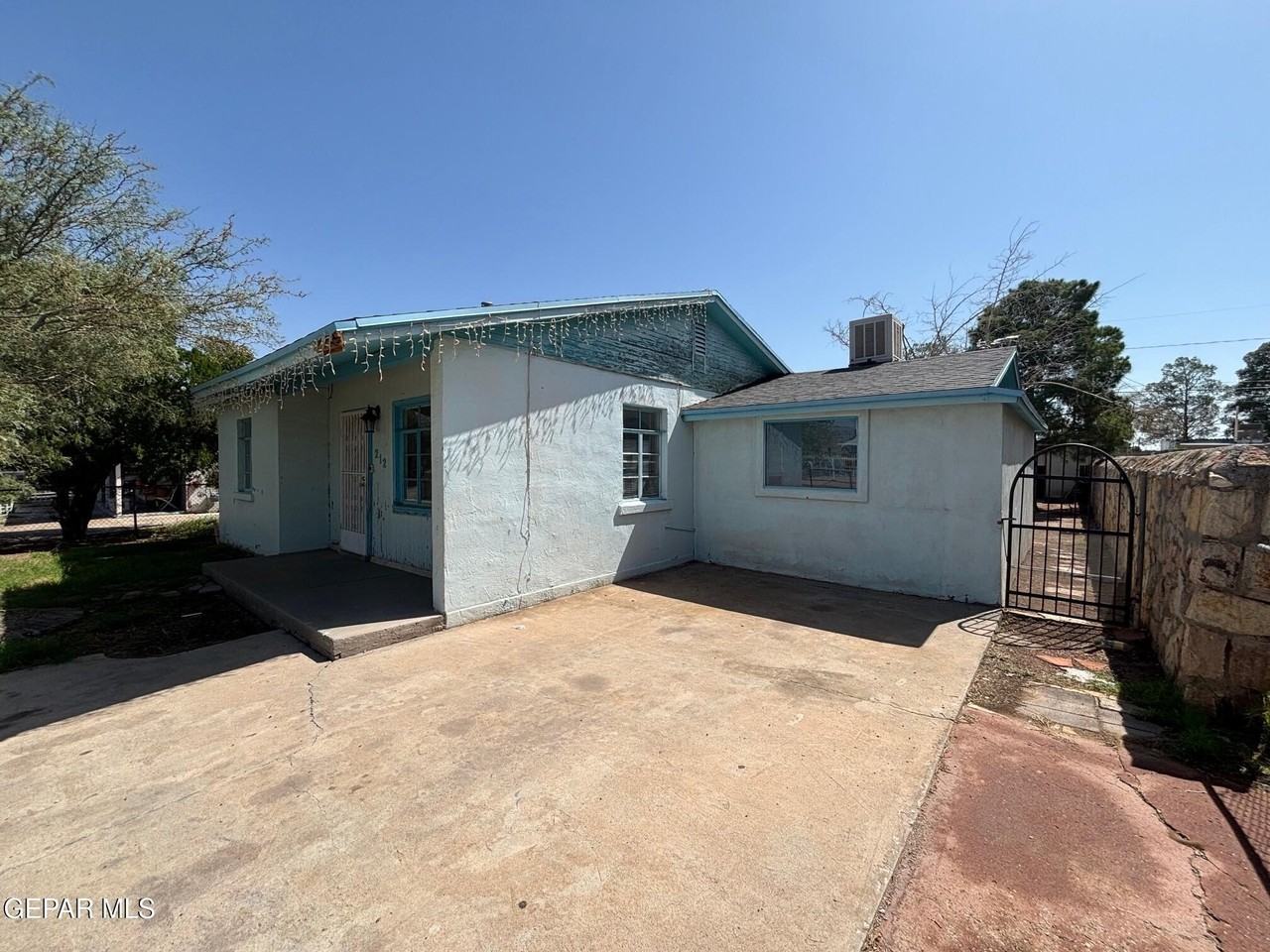 212 Red Robin Dr - Photo 2 of 11