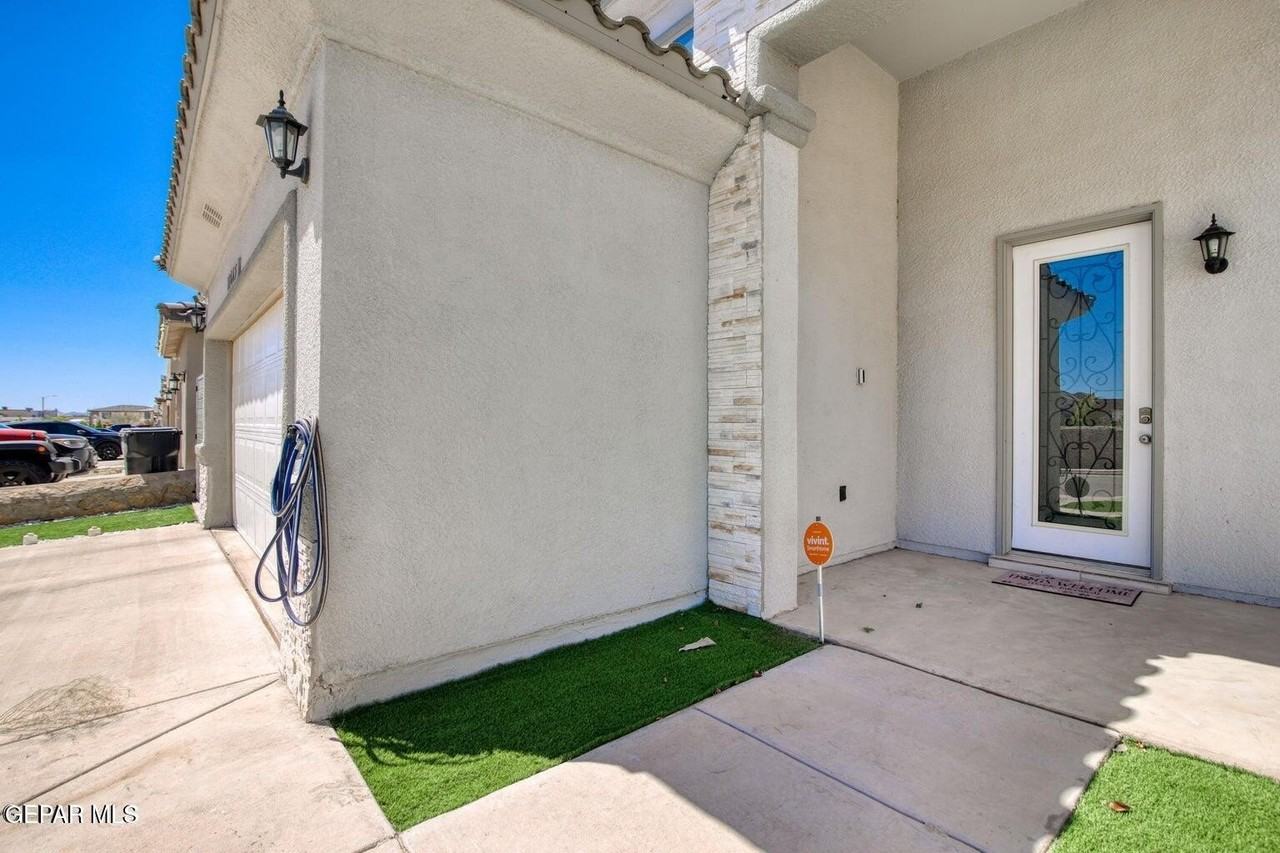 13665 Holbeck St - Photo 3 of 31
