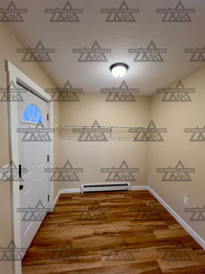 2400 Grumman St #B - Photo 4 of 18